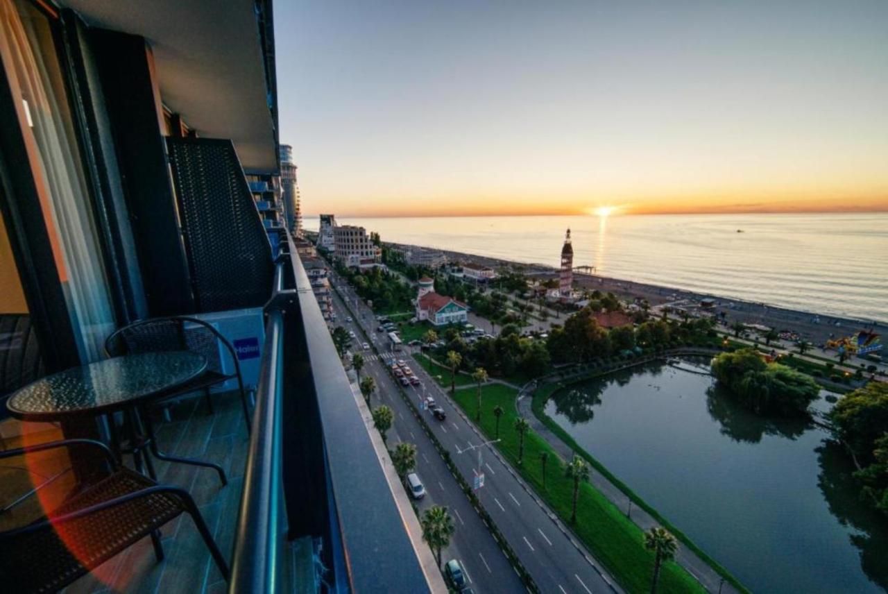 Luxury Sea View Apartments In Orbi City Batumi Exterior photo